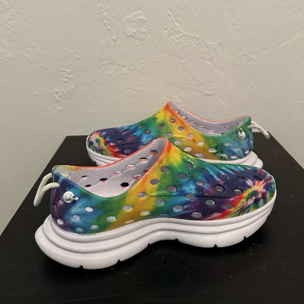 Vibrant Tie-Dye Women's Sandals - Picture 5 of 8